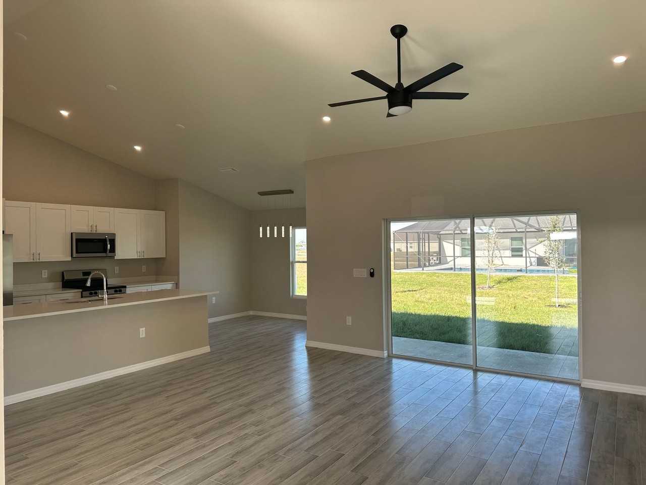 3610 Ne 9th Pl - Photo 3 of 18