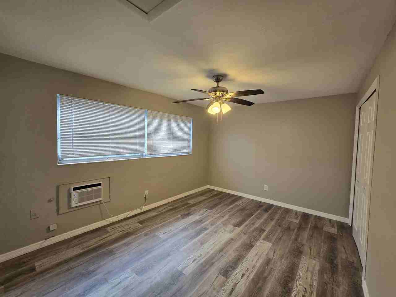 1314 Se 40th Ter #1 - Photo 3 of 9