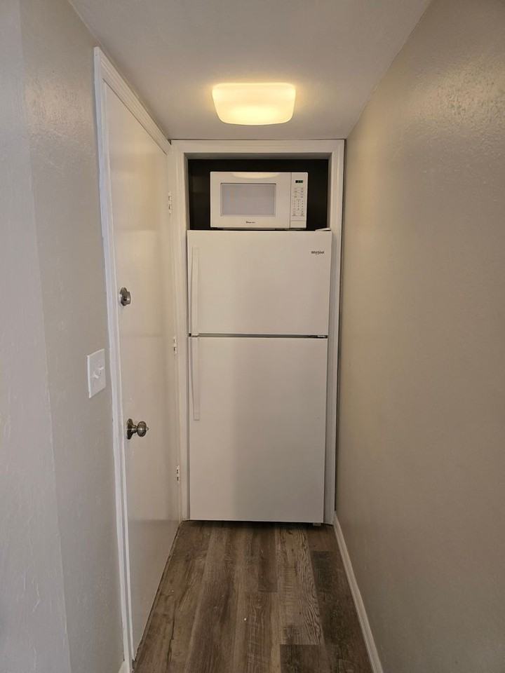 1314 Se 40th Ter #1 - Photo 4 of 9