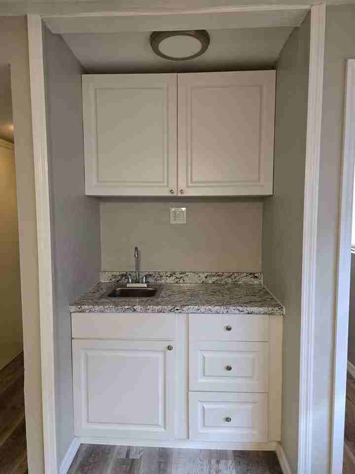 1314 Se 40th Ter #1 - Photo 5 of 9