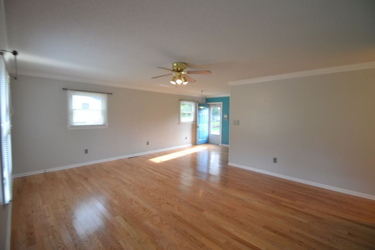 2050 35th St Ne - Photo 3 of 17