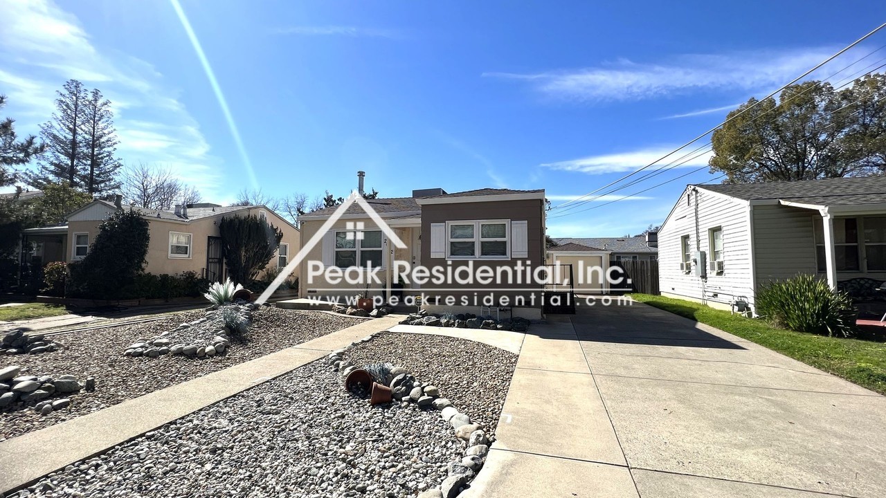 2082 57th St - Photo 3 of 20