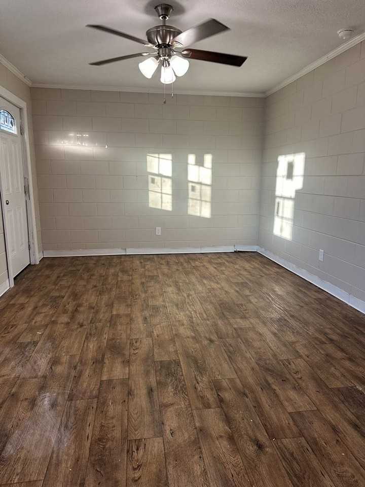 1422 Clay St - Photo 6 of 14