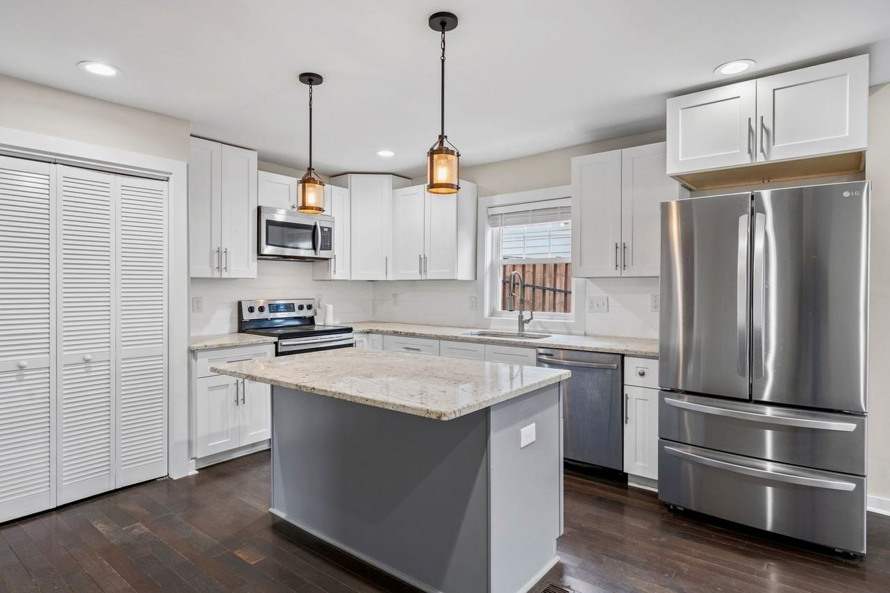 318 Wake Pl - Photo 3 of 18