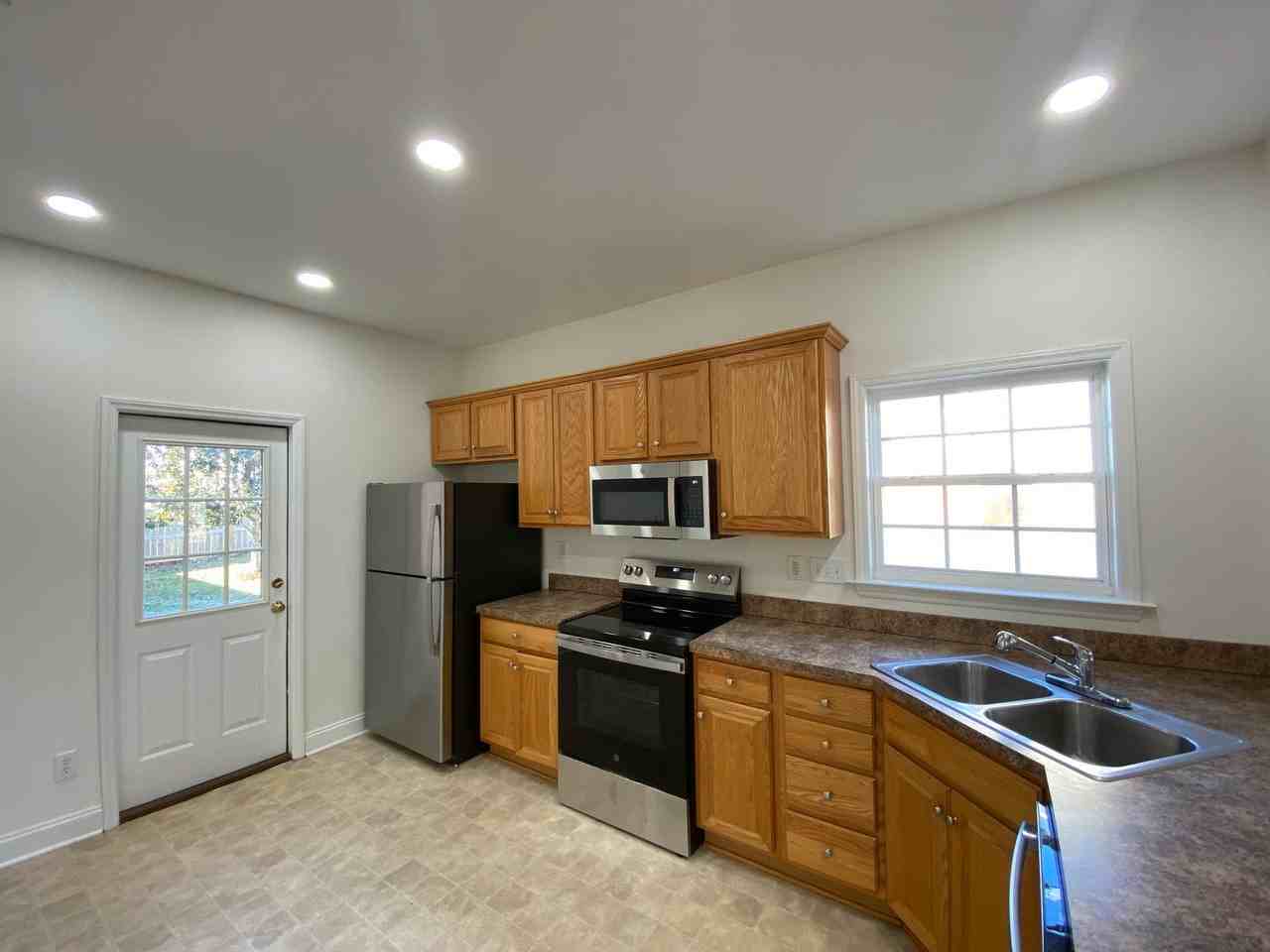 5810 Brakenwood Ln - Photo 2 of 23