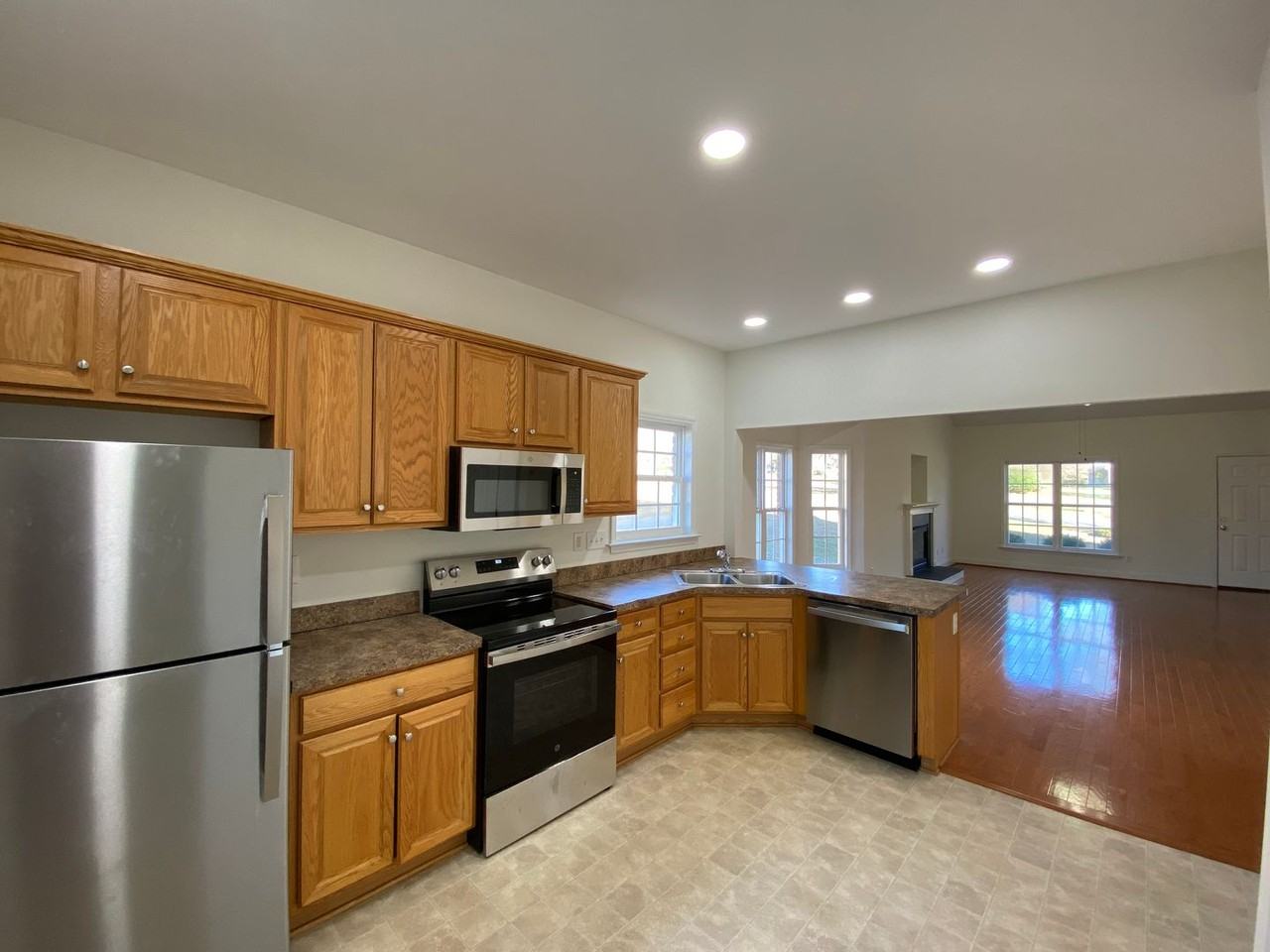 5810 Brakenwood Ln - Photo 3 of 23