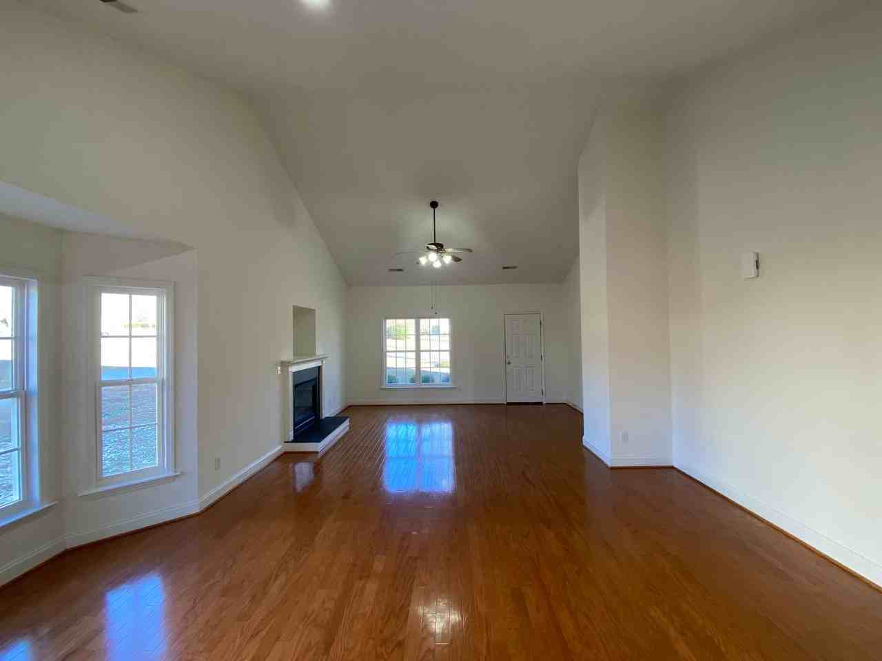 5810 Brakenwood Ln - Photo 4 of 23