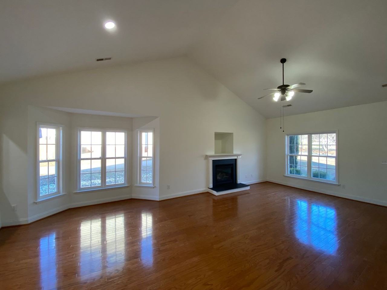 5810 Brakenwood Ln - Photo 5 of 23