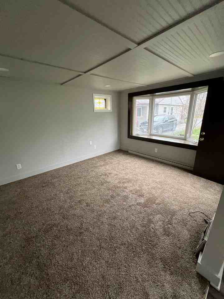 4913 N 58th St - Photo 2 of 10