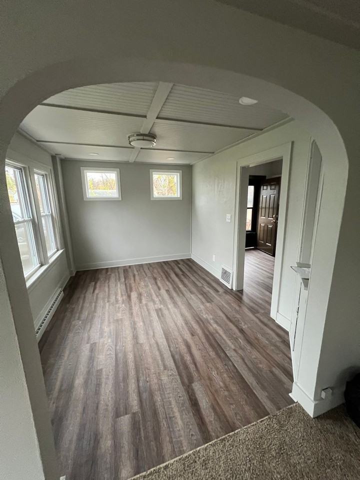 4913 N 58th St - Photo 3 of 10