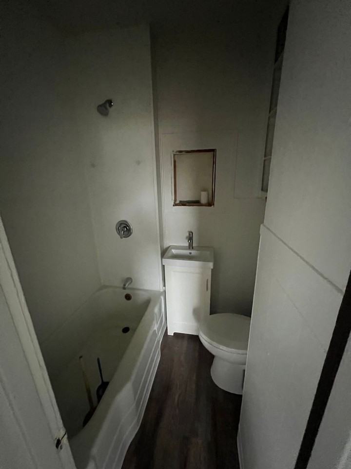 4913 N 58th St - Photo 5 of 10