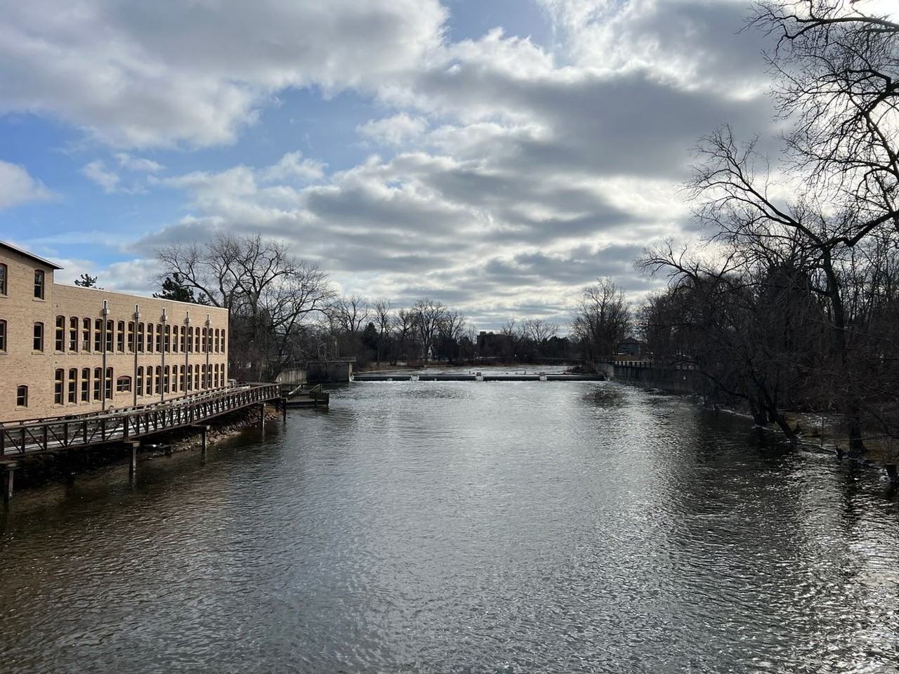 137 E Kilborn St - Photo 3 of 14