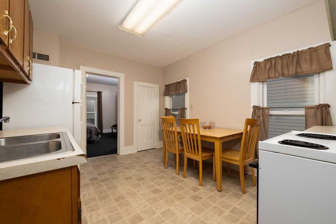 1808 Loomis St - Photo 7 of 11