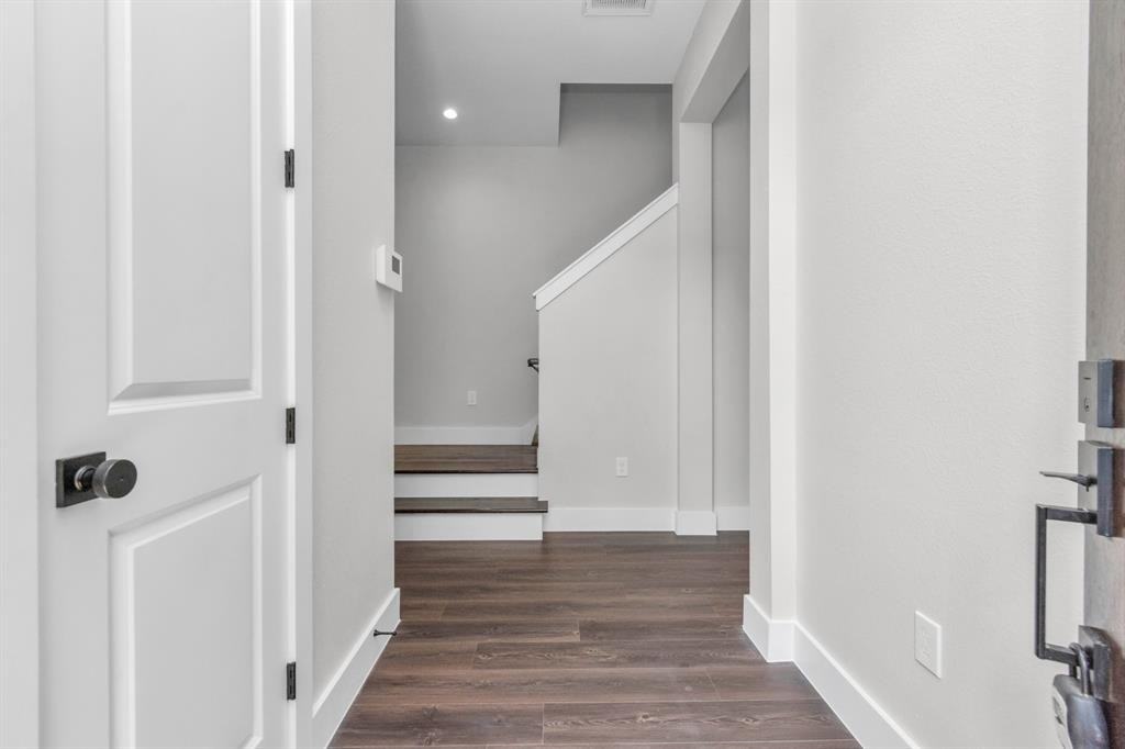 4622 Clover St #NA - Photo 3 of 20