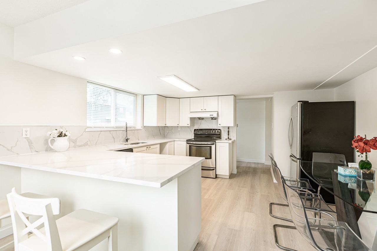 8940 Demorest Drive - Photo 5 of 11