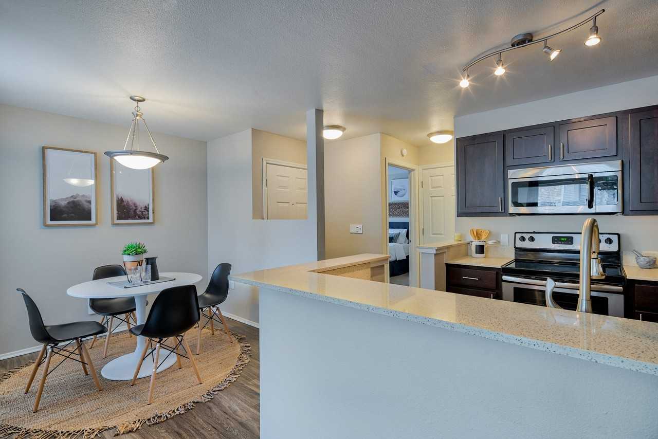 Kruseway Commons - Photo 6 of 36