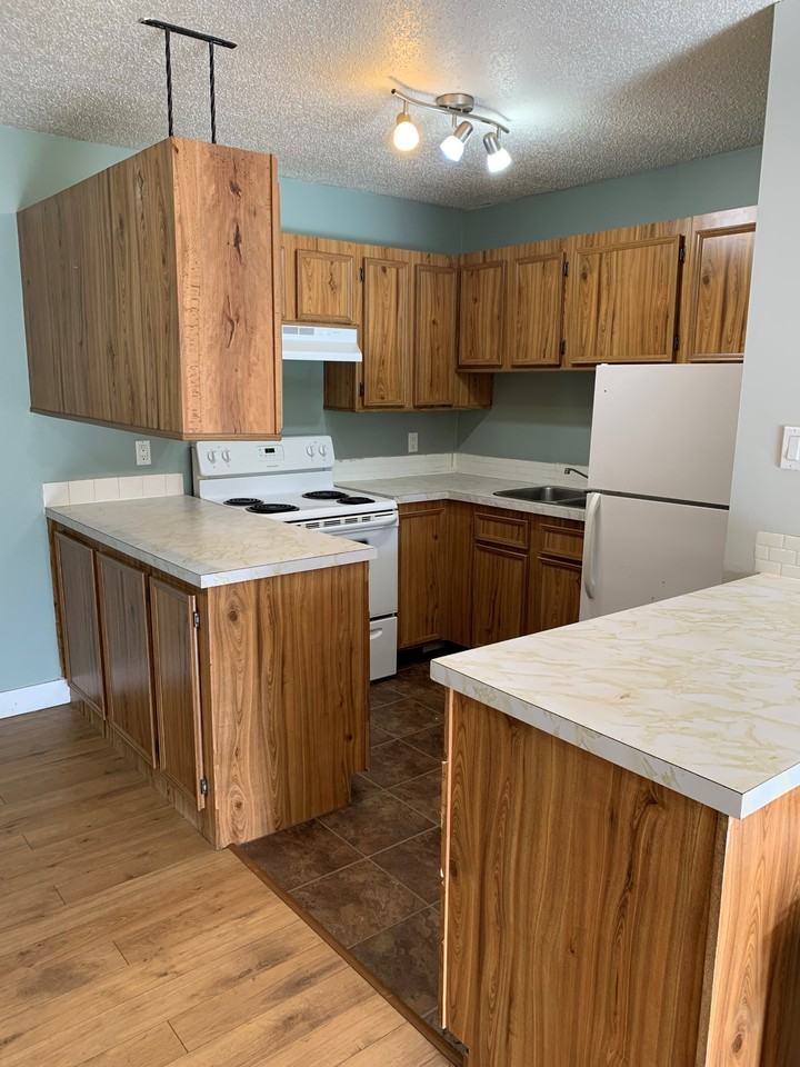 10420 100 Ave #202 - Photo 2 of 9