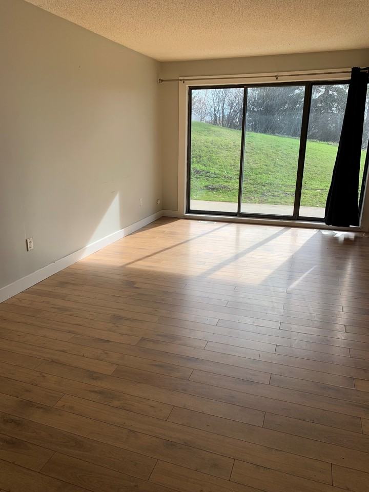 10420 100 Ave #202 - Photo 3 of 9