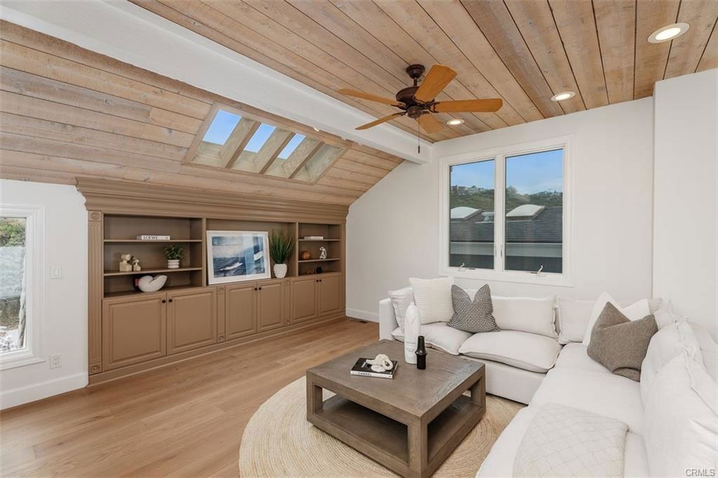 2526 Encina Way - Photo 3 of 8