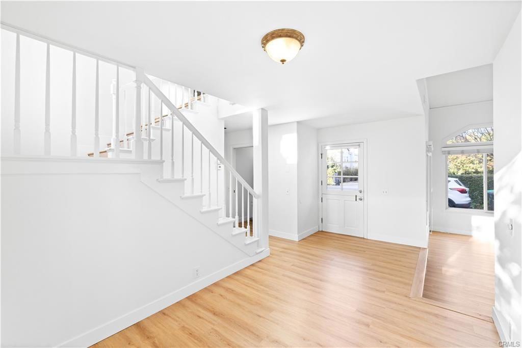 1597 Riverside Pl #B - Photo 3 of 8