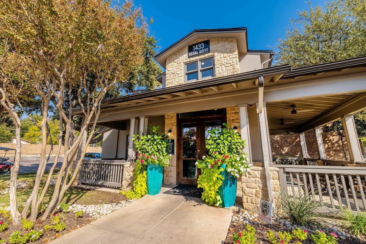 La Mirada - Photo 3 of 50