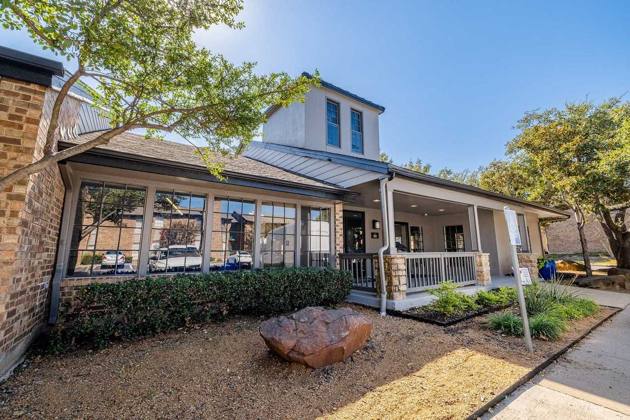 La Mirada - Photo 4 of 50