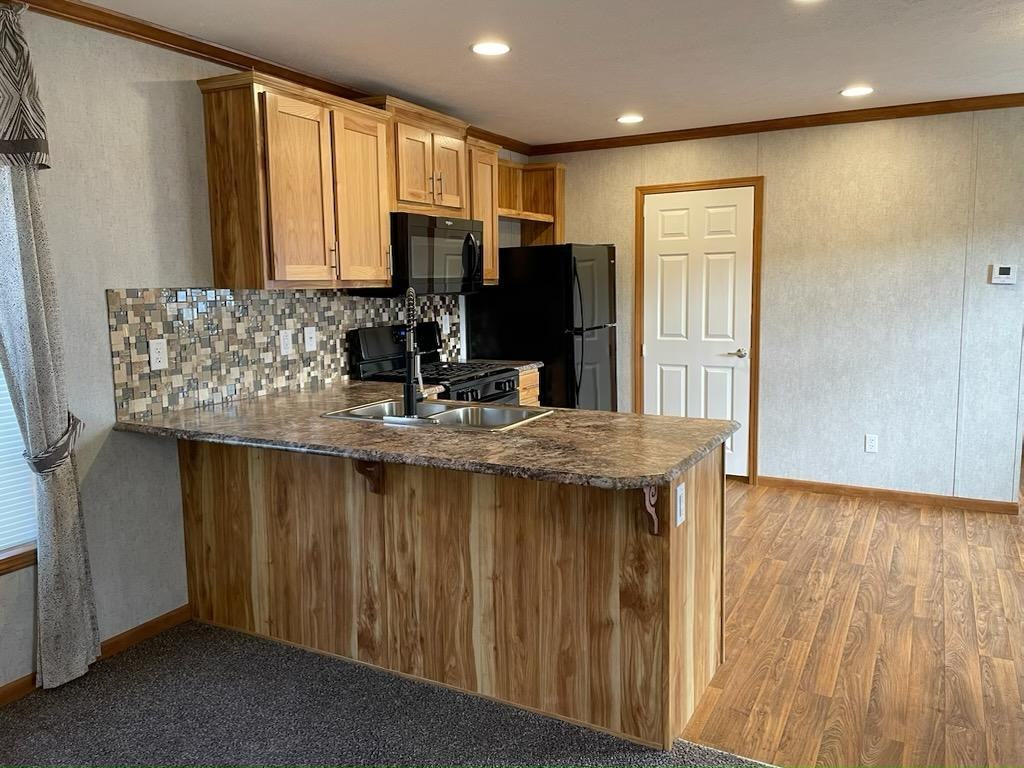 122 Elmhurst Dr - Photo 2 of 20