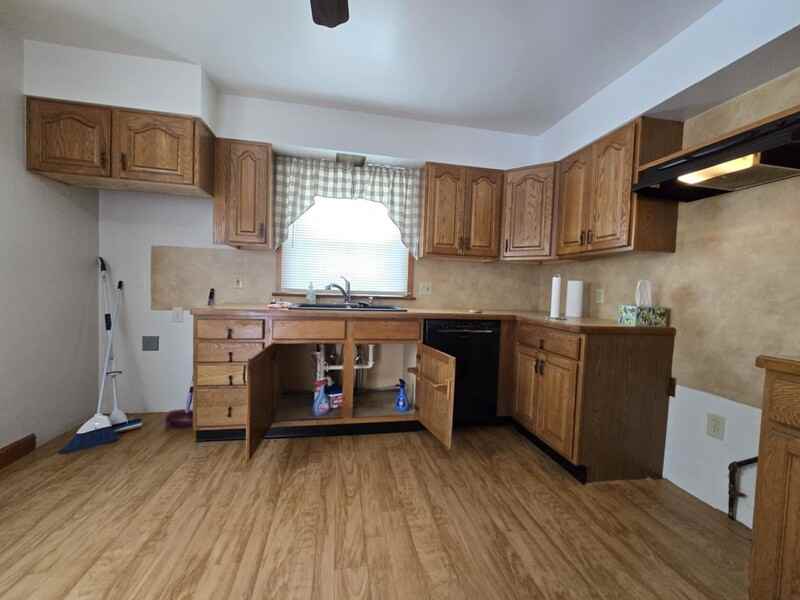 32575 Bagley Rd - Photo 3 of 10