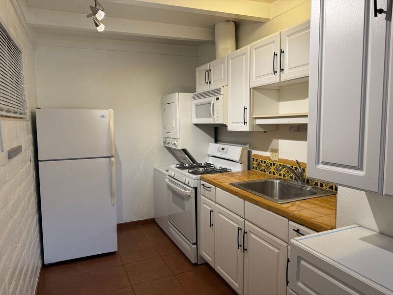 1318 N Howard Blvd - Photo 3 of 18