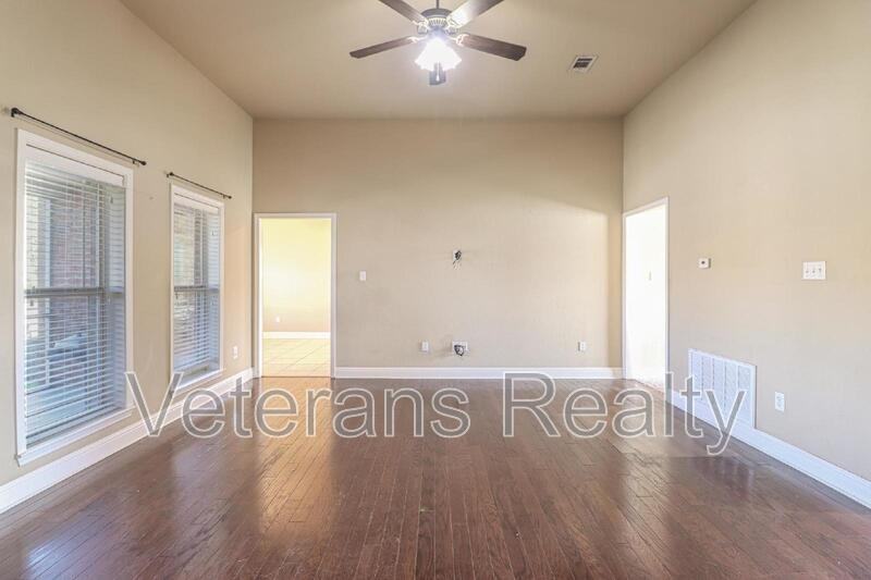 954 Old Towne St - Photo 5 of 26