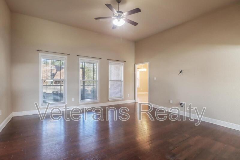 954 Old Towne St - Photo 7 of 26