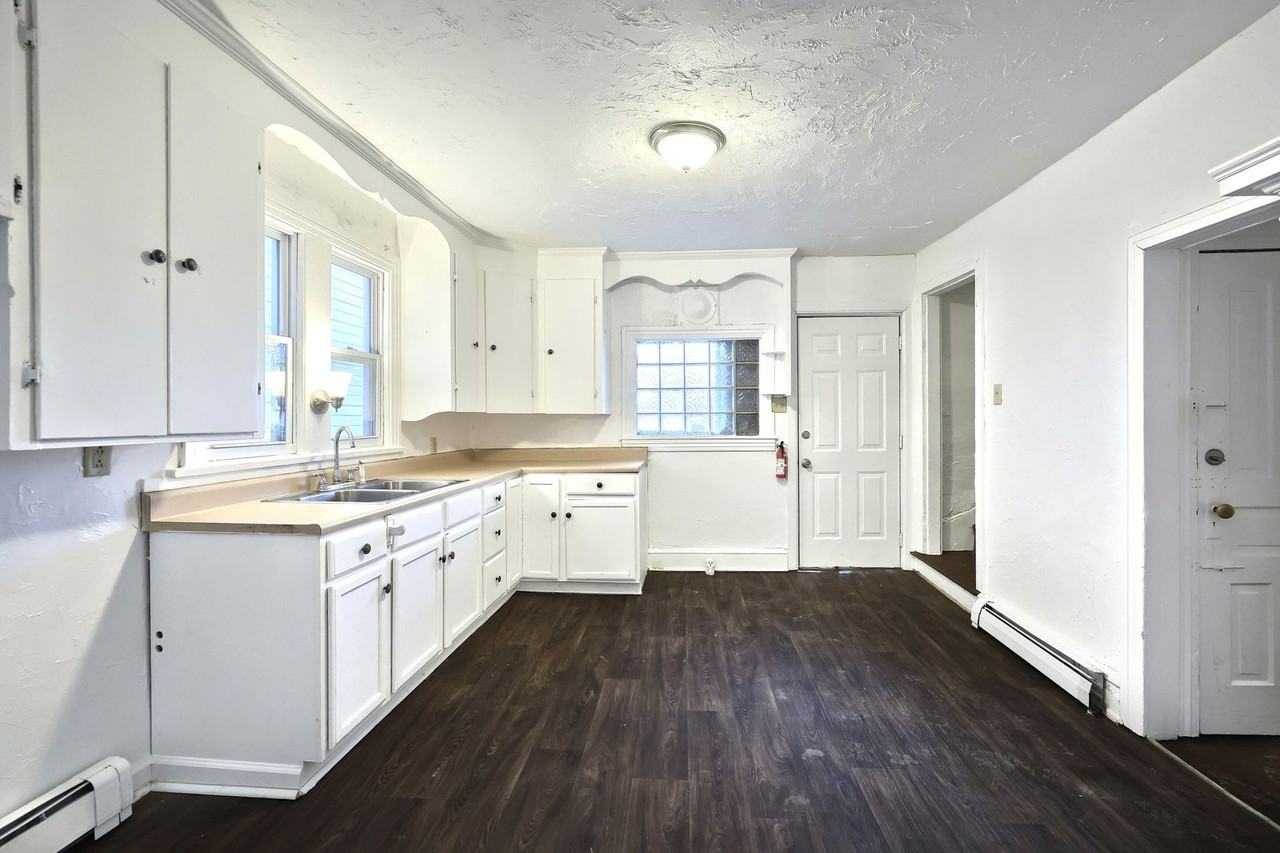120 S Main St - Photo 7 of 17