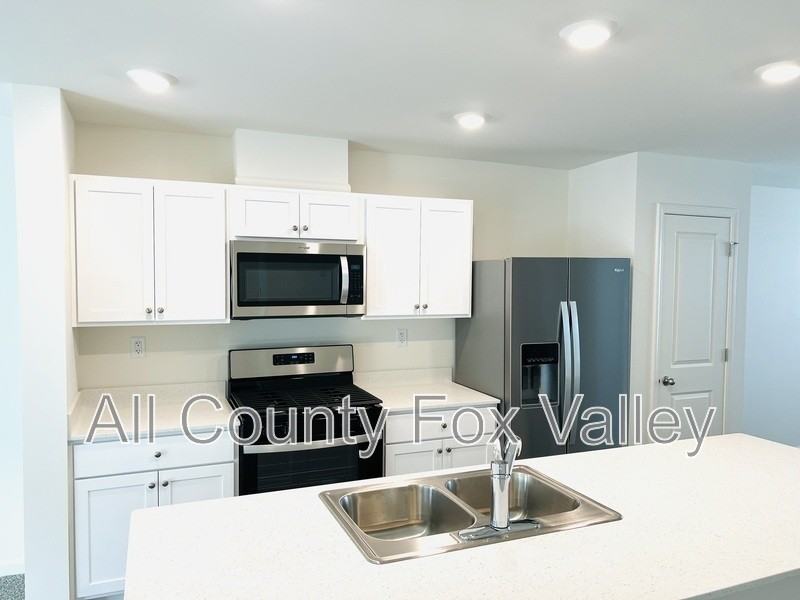 1063 Briar Glen Ct - Photo 2 of 17