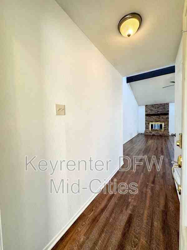 917 Old Mill Cir - Photo 2 of 23