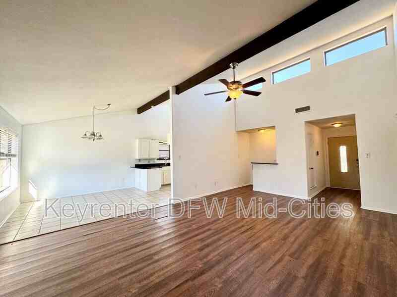 917 Old Mill Cir - Photo 4 of 23