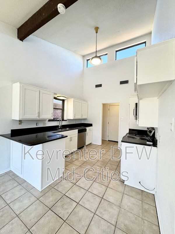 917 Old Mill Cir - Photo 5 of 23