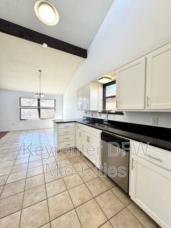 917 Old Mill Cir - Photo 7 of 23