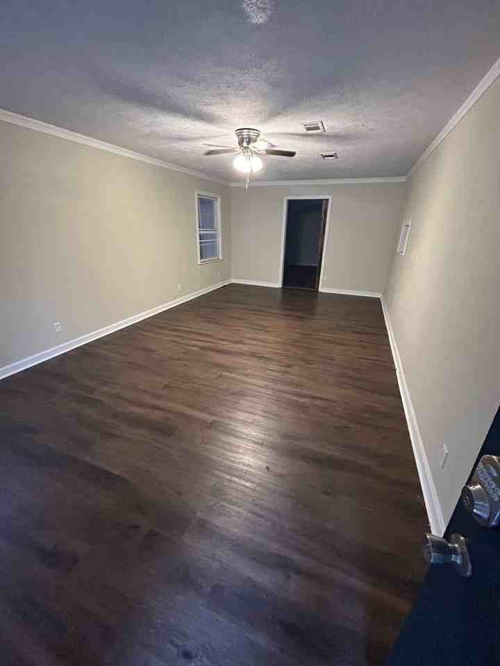 1921 Old Aberdeen Rd - Photo 2 of 11