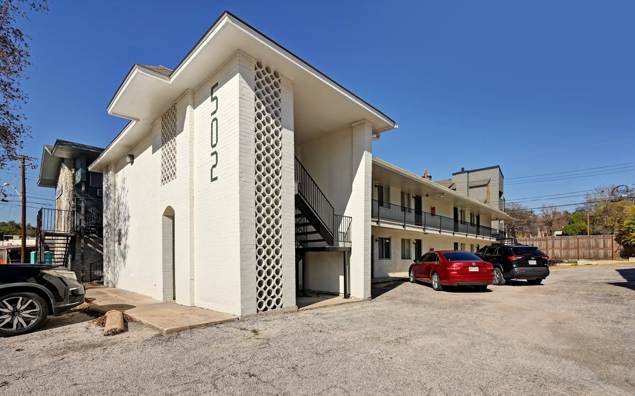 502/504 Elmwood Studios - Photo 7 of 50