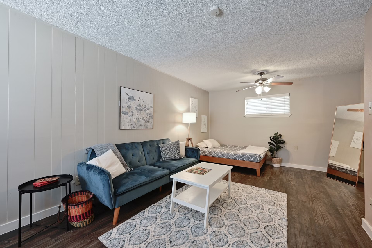 502/504 Elmwood Studios - Photo 6 of 50