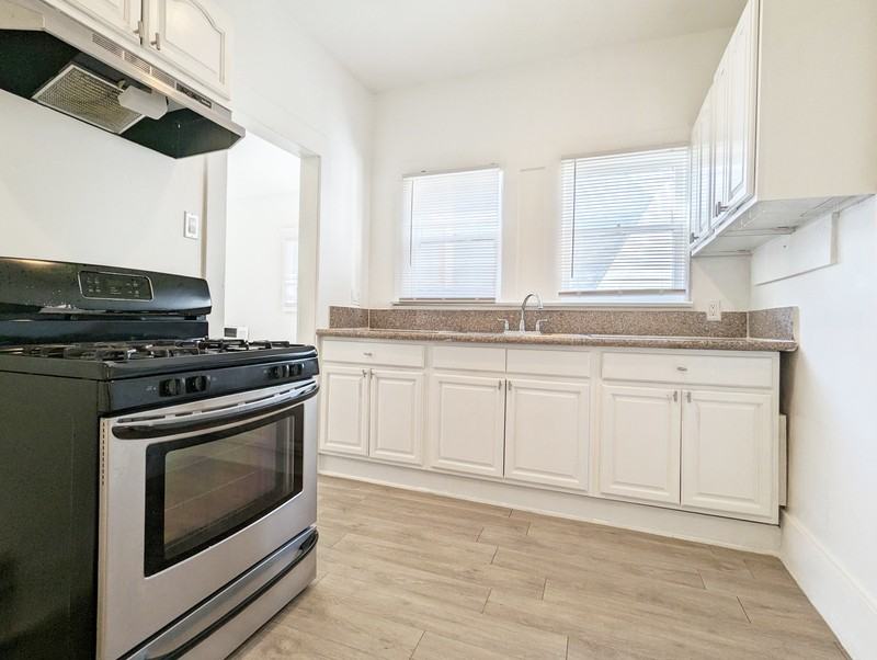 435 W 4th St #1-2 - Photo 4 of 16
