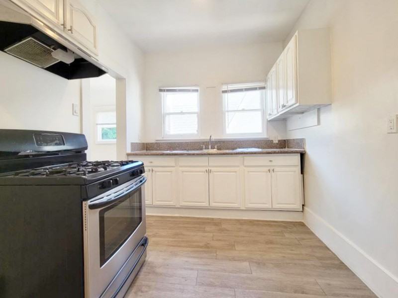 435 W 4th St #1-2 - Photo 5 of 16