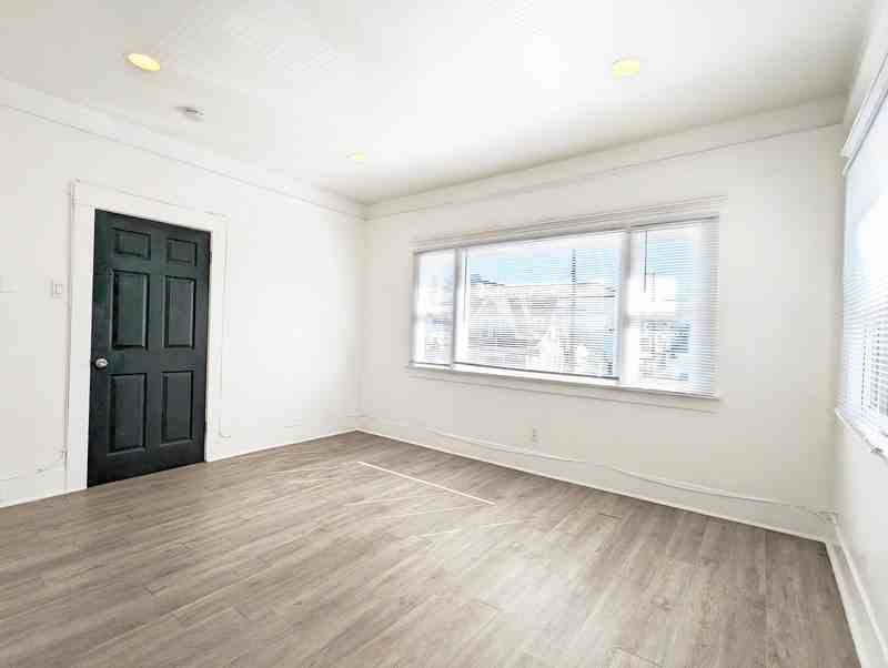 435 W 4th St #1-2 - Photo 7 of 16