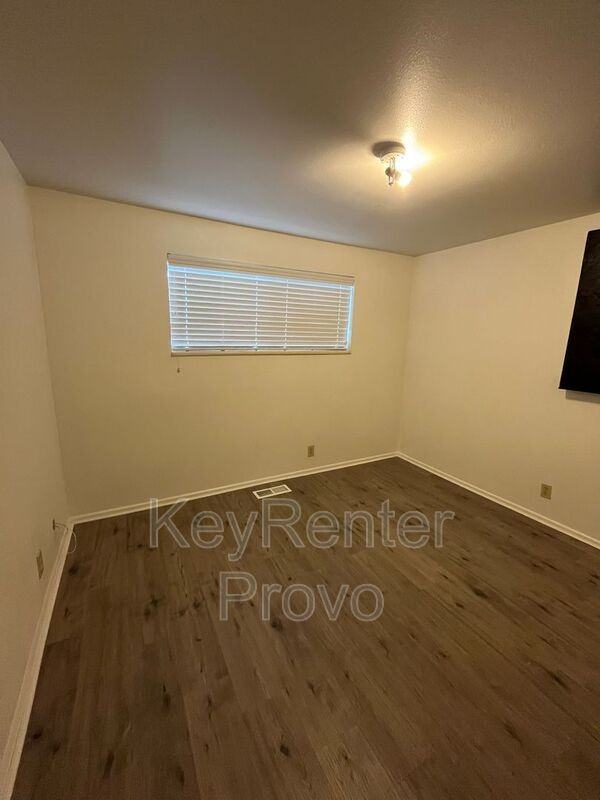 630 E St #3 - Photo 3 of 7