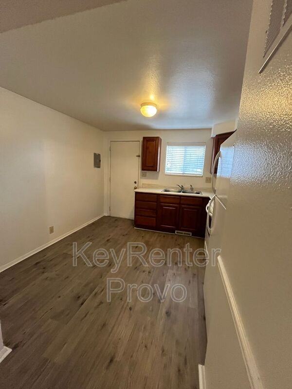 630 E St #3 - Photo 4 of 7