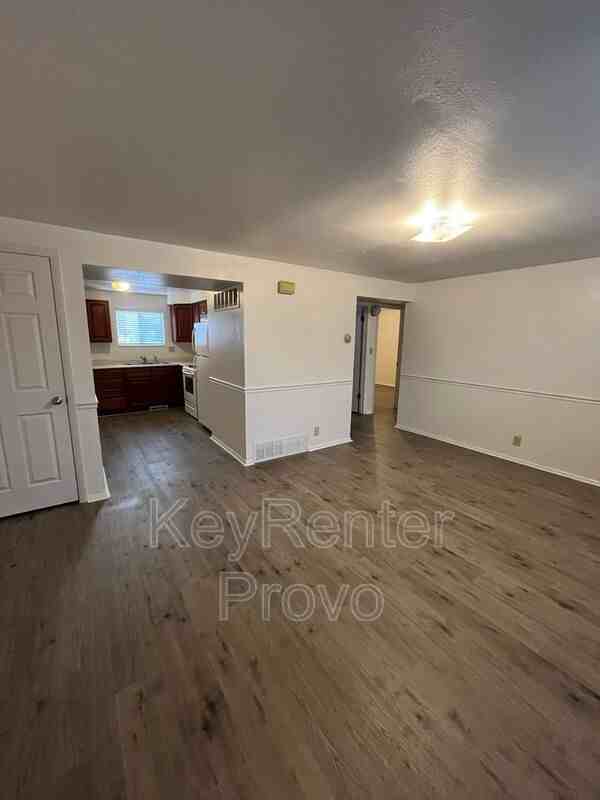 630 E St #3 - Photo 5 of 7