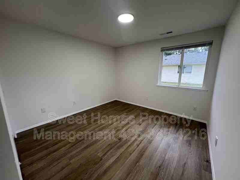 131st Ave Ne - Photo 5 of 9