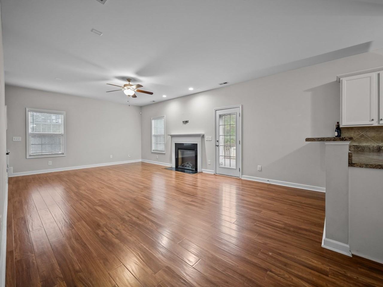 512 Pepperwood Ln - Photo 2 of 27