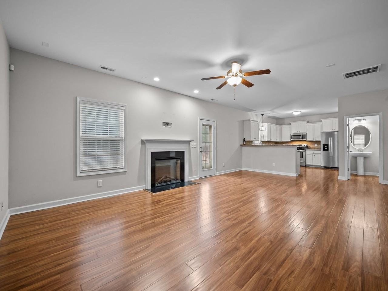 512 Pepperwood Ln - Photo 3 of 27