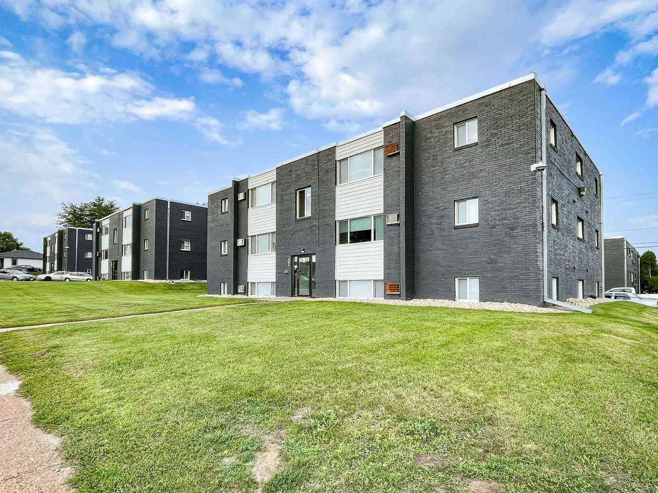 6Flats Apartments - Photo 7 of 31